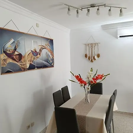 Spacious And Centrally Located In San Pedro De Alcantara 아파트 *