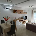 Spacious And Centrally Located In San Pedro De Alcantara Apartment *